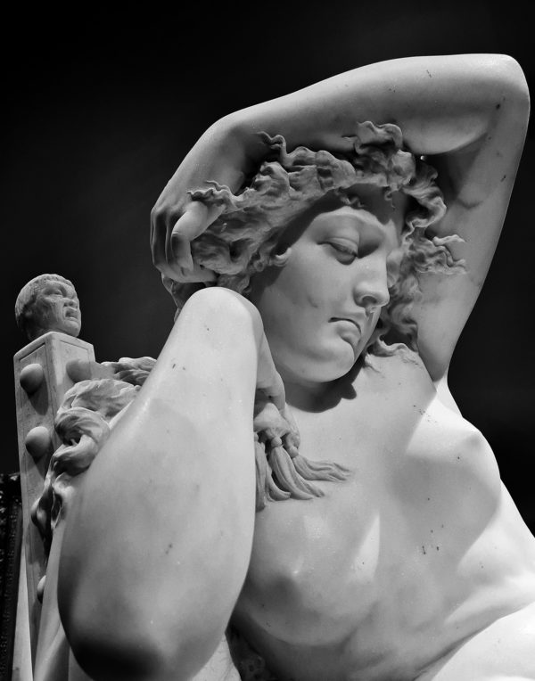 Statue i